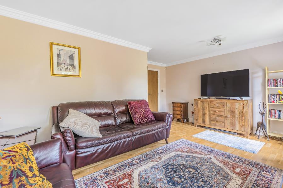 Micklethwaite Grove, Wetherby, LS22 5LA 2 bed apartment £260,000