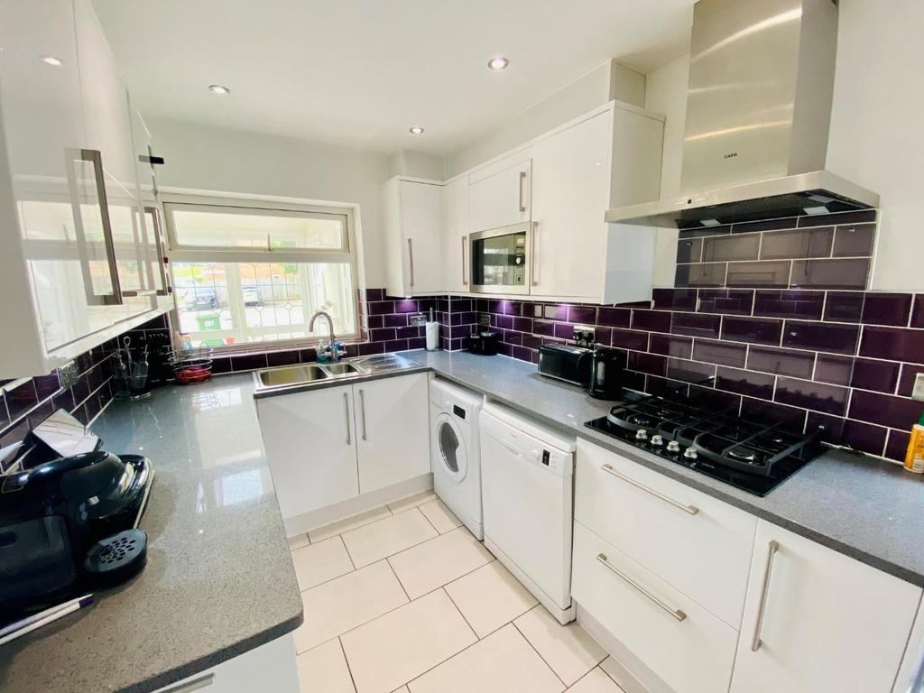 Kitchenb.jpg