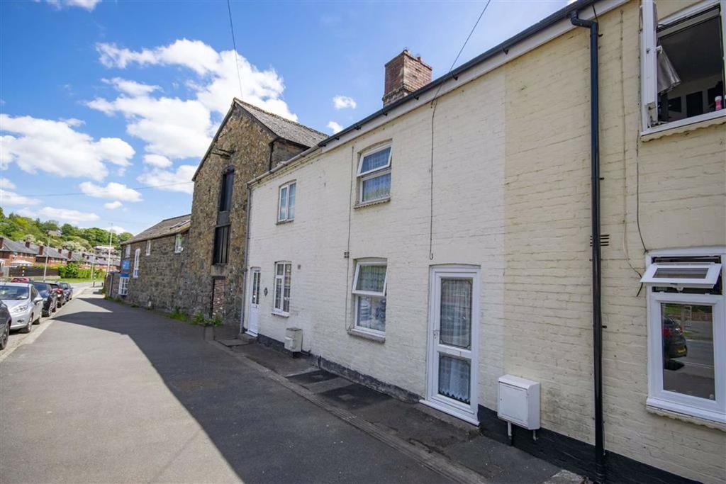 Mill Place, Welshpool, SY21 1 bed terraced house £85,000
