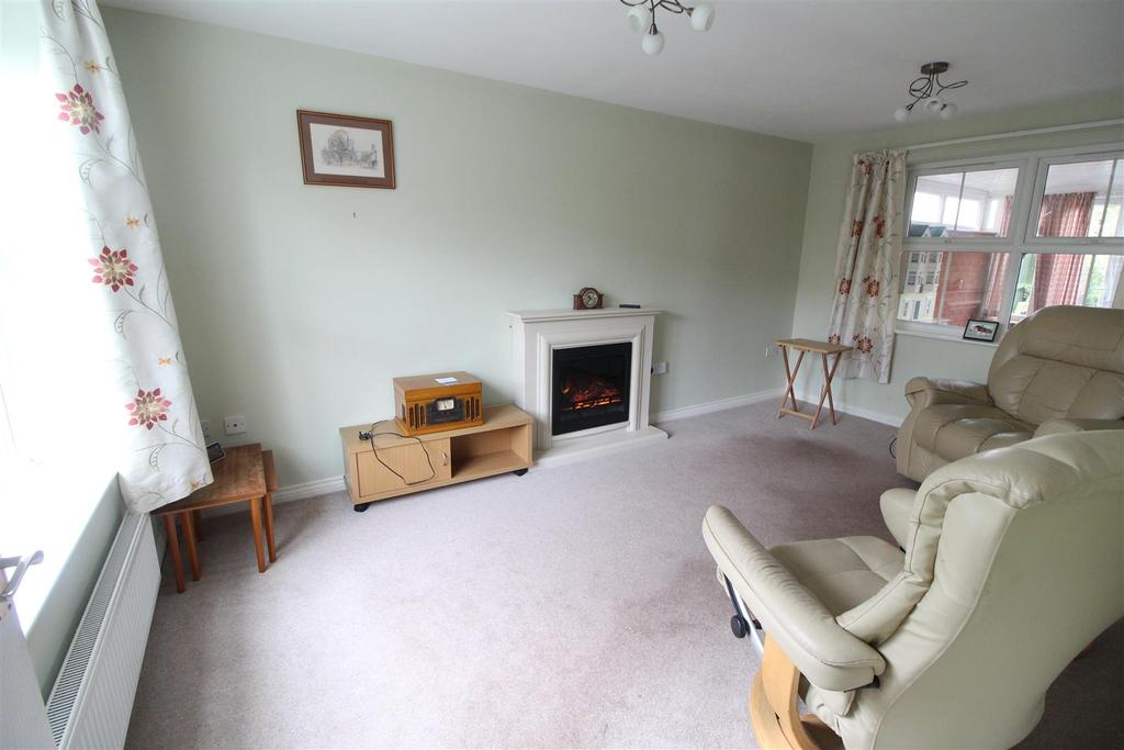 Harris Croft, Wem 3 bed semidetached house £200,000