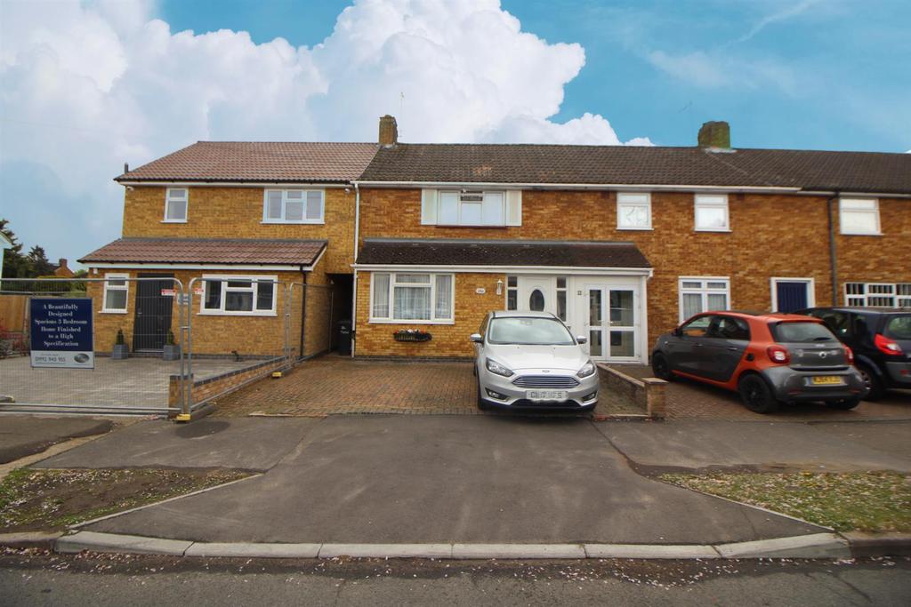 Hillview Gardens, Cheshunt, EN8 2 bed end of terrace house £365,000