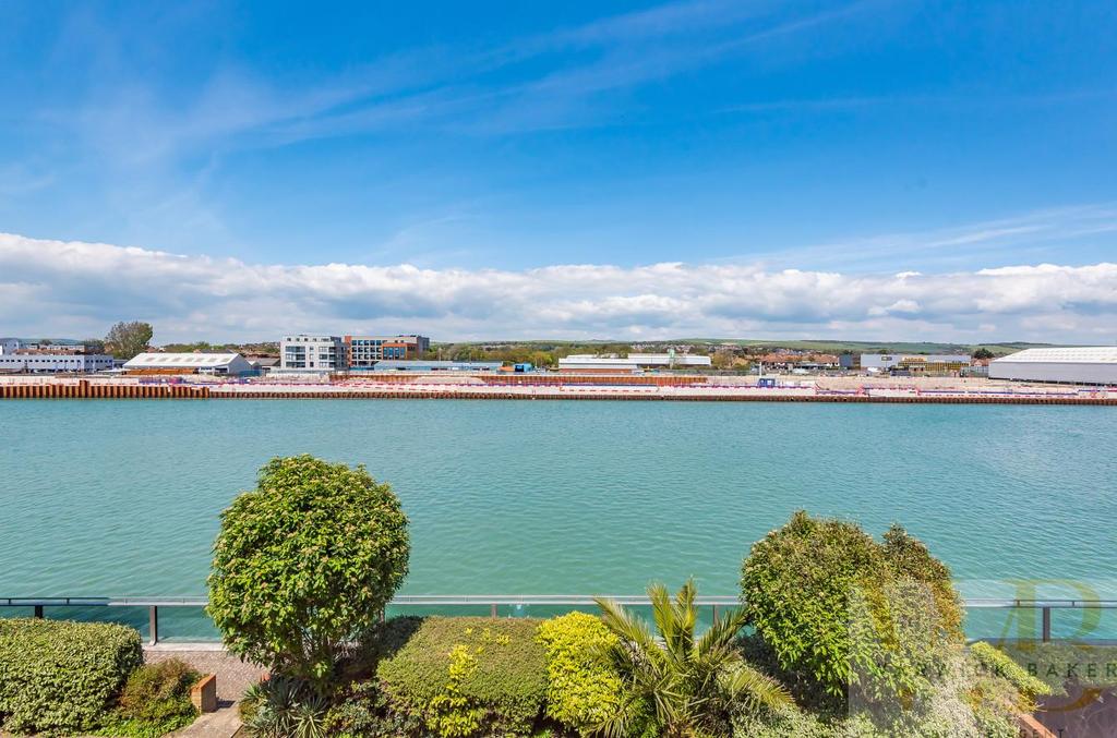 Emerald Quay, ShorehamBySea 2 bed flat £285,000