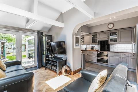 17 Bellfields Road, Guildford, GU1 1QG