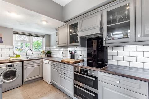17 Bellfields Road, Guildford, GU1 1QG