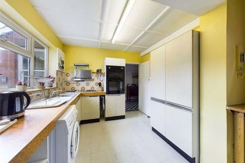 53 Bromwich Road, Worcester, WR2 4AD