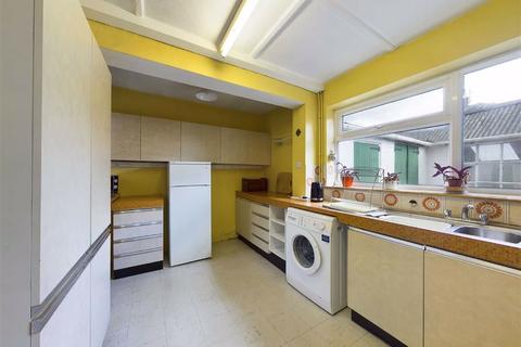 53 Bromwich Road, Worcester, WR2 4AD