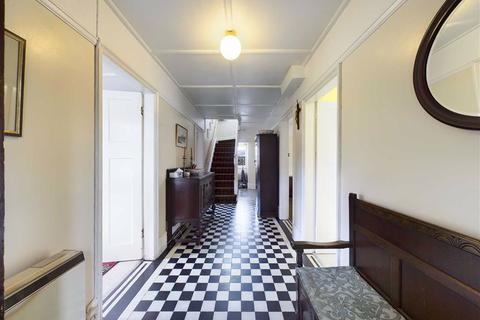 53 Bromwich Road, Worcester, WR2 4AD