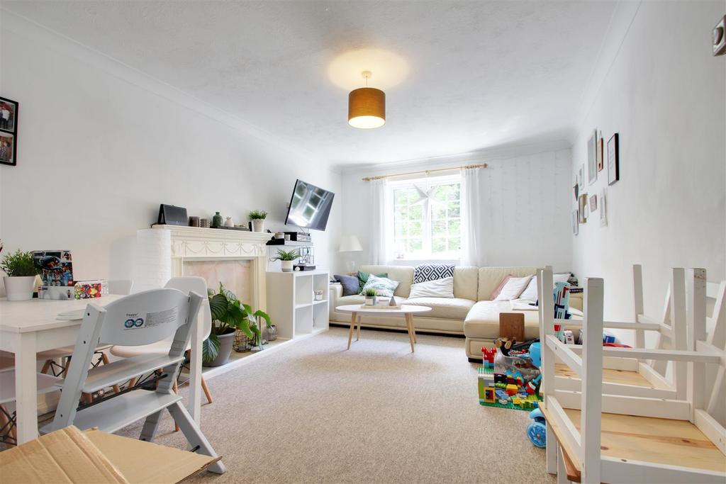 Durrington Lane, Worthing 2 bed flat £925 pcm (£213 pw)