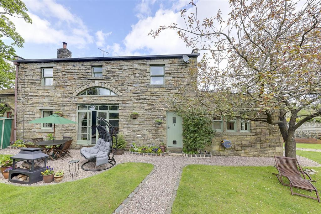 Loveclough Fold, Loveclough, Rossendale 4 bed semidetached house £