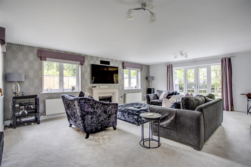 Willow Chase, Hazlemere Substantial Family Residence With Outbuildings 3,210 SQ FT / 298 SQ
