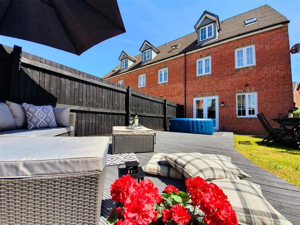 Glan Yr Afon, Gorseinon, Swansea 4 bed end of terrace house £210,000