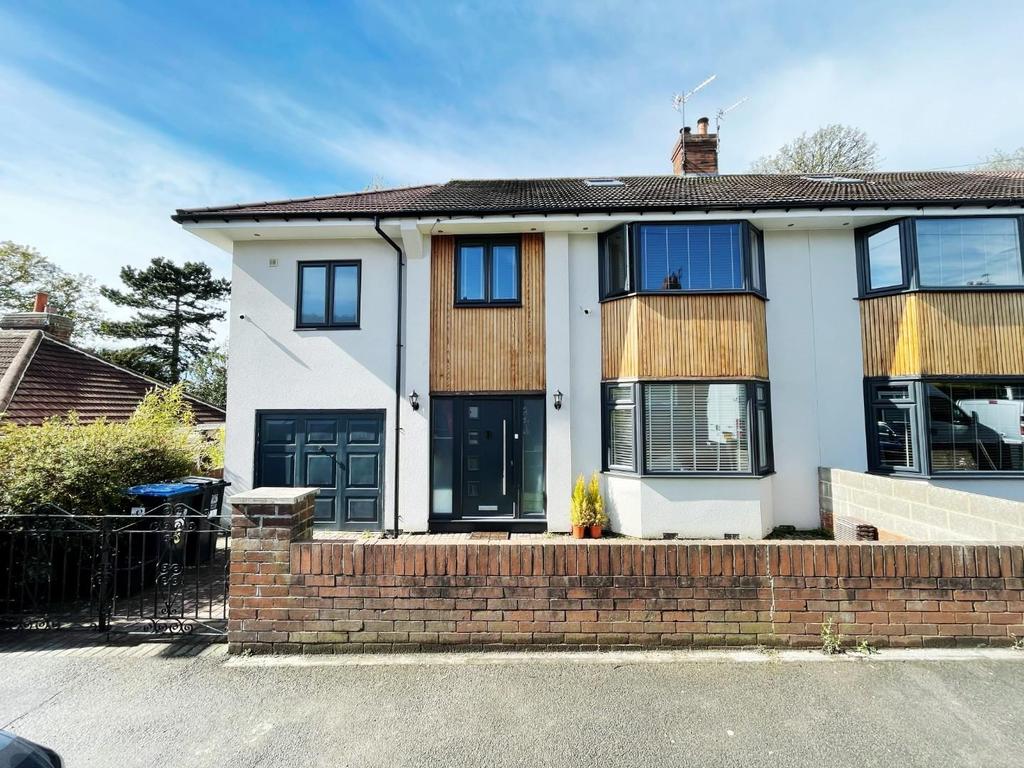 Queens Road, Auckland 4 bed semidetached house £215,000