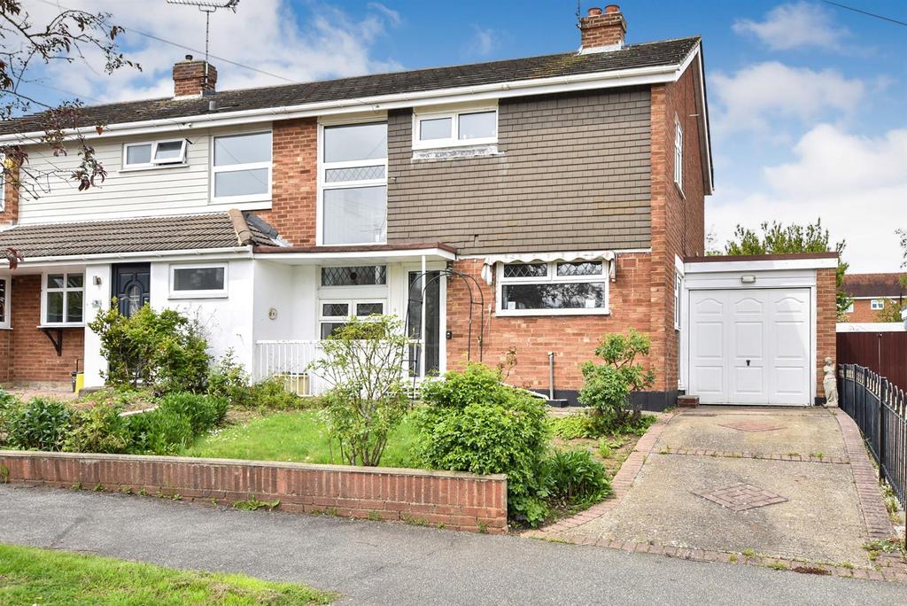 Oakfield Road, Benfleet 3 bed semidetached house £360,000