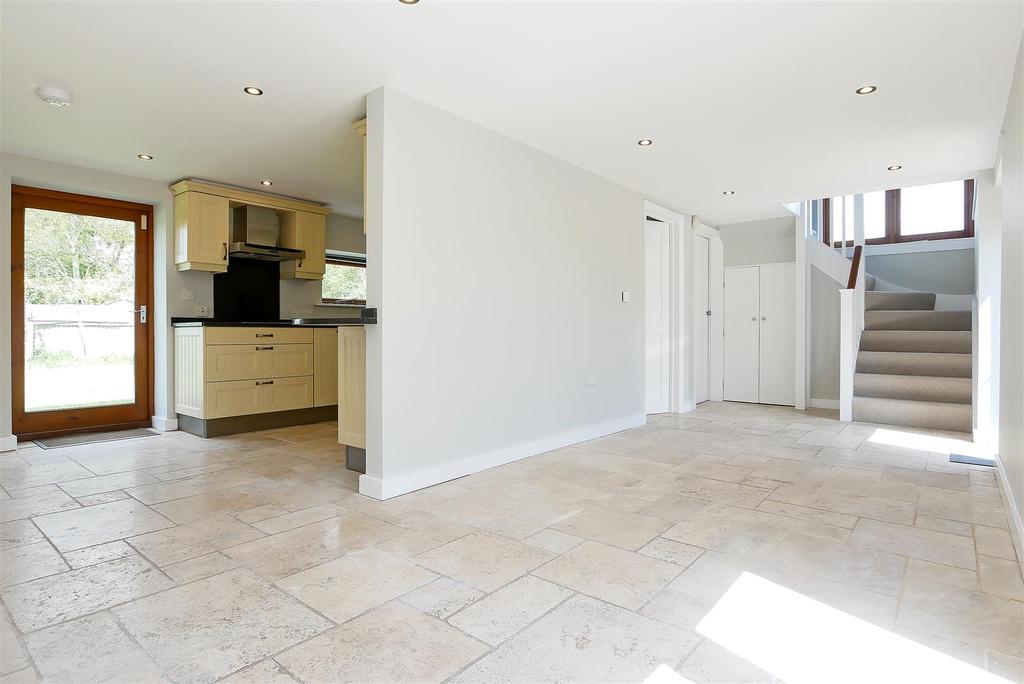 Selsey Road, Donnington, Chichester 3 bed detached bungalow £1,500