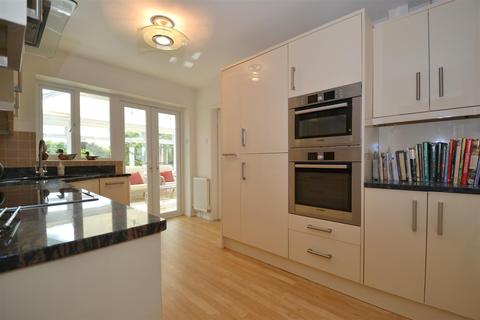 18 Borrowdale Road, Malvern, WR14 2DS