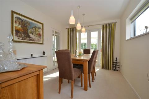 18 Borrowdale Road, Malvern, WR14 2DS