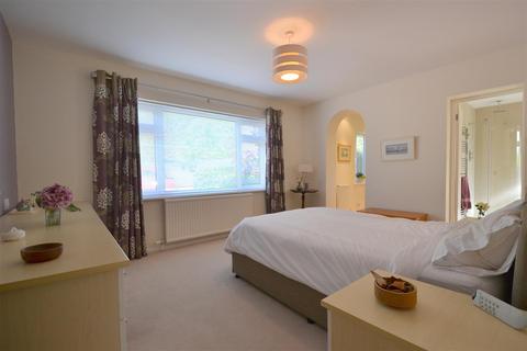 18 Borrowdale Road, Malvern, WR14 2DS