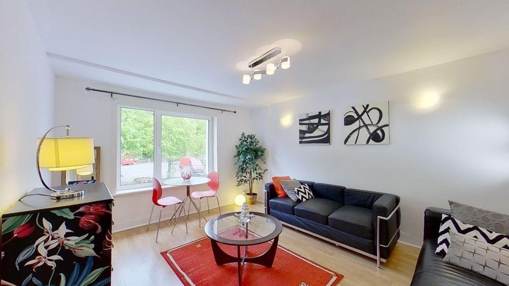 BROOMHILL PATH, GLASGOW, G11 7AL 1 bed flat £650 pcm (£150 pw)