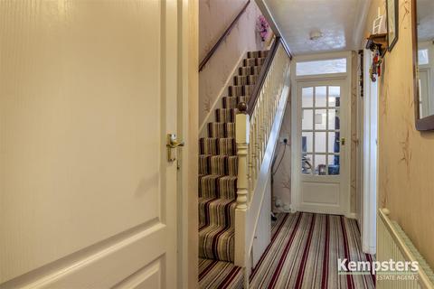 4 Hollymead, Corringham, Stanford-le-hope, SS17 7RL