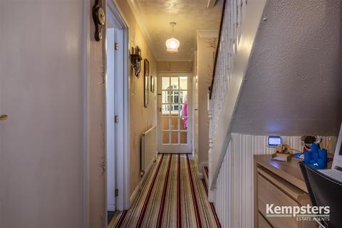 4 Hollymead, Corringham, Stanford-le-hope, SS17 7RL