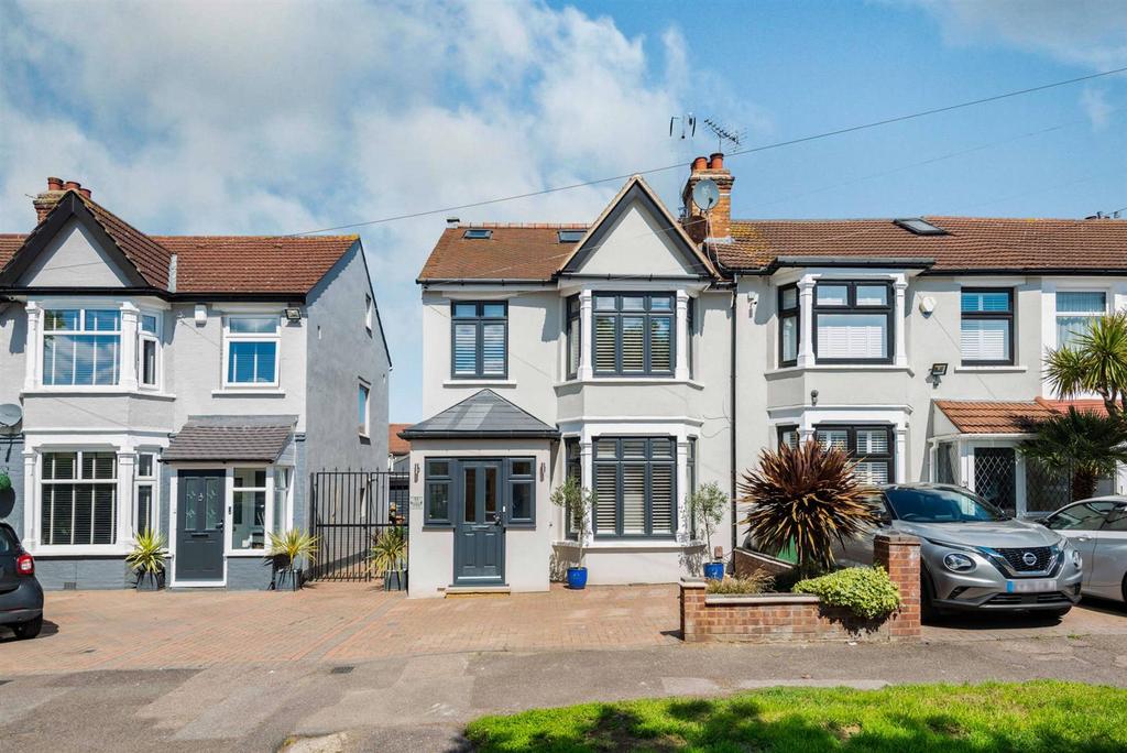 Middleton Avenue, Chingford 4 bed end of terrace house £595,000
