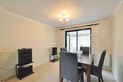 6 Broadfield Gardens, Great Meadow, Worcester, WR4 0DP