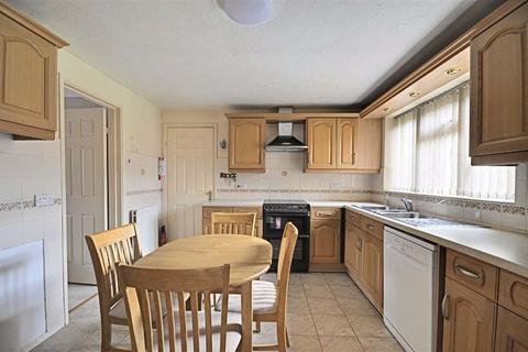 6 Broadfield Gardens, Great Meadow, Worcester, WR4 0DP