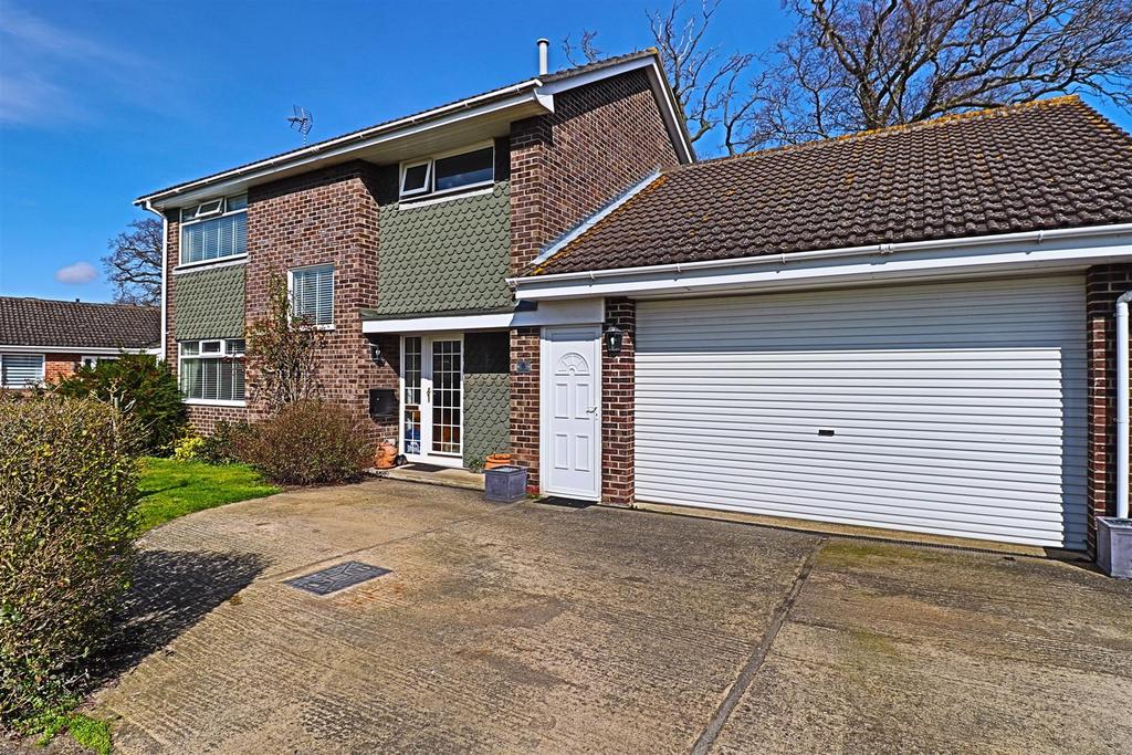Turner Close, Lowestoft 4 bed detached house £350,000