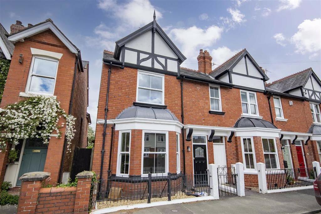 Ferrers Road, Oswestry 5 bed end of terrace house £365,000