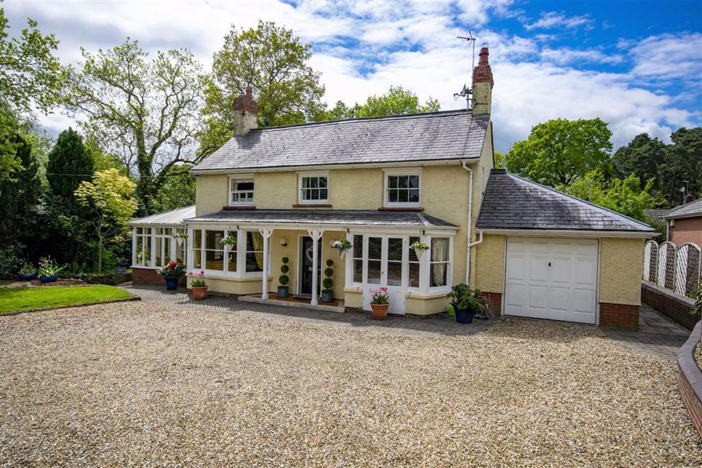 Knockin Heath 3 bed detached house £495,000