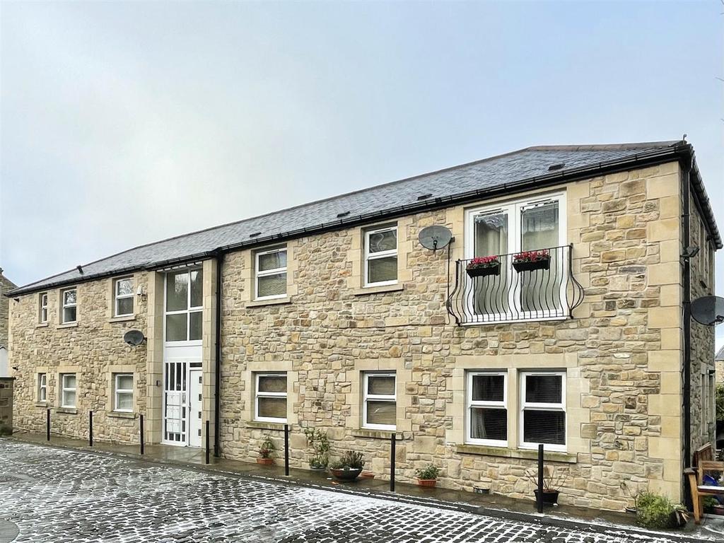 Front Street, Burnopfield, Newcastle... 10 bed block of apartments £