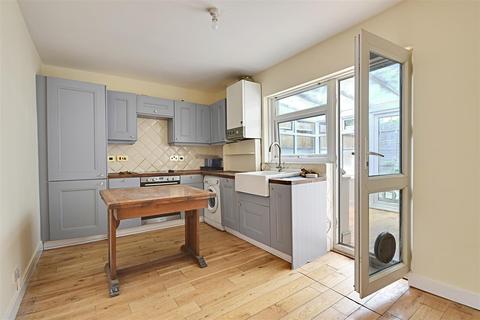 3 Crowmere Terrace, Bexhill-on-sea, TN40 2BD