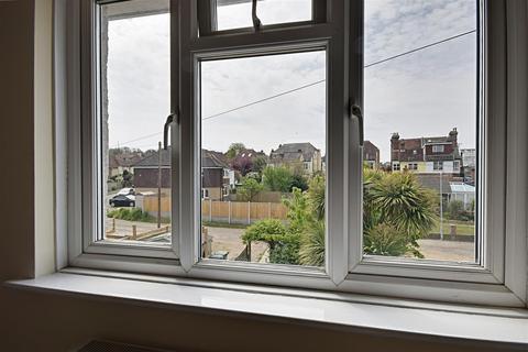 3 Crowmere Terrace, Bexhill-on-sea, TN40 2BD