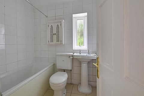 3 Crowmere Terrace, Bexhill-on-sea, TN40 2BD