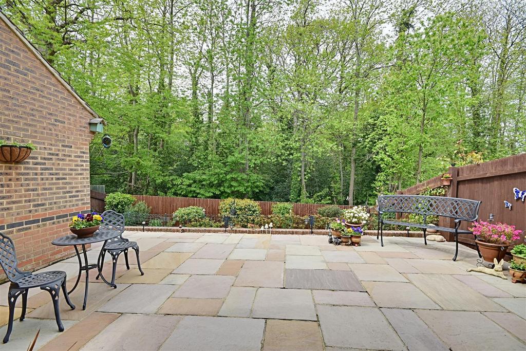 Redwell Avenue, BexhillOnSea 3 bed detached house £355,000