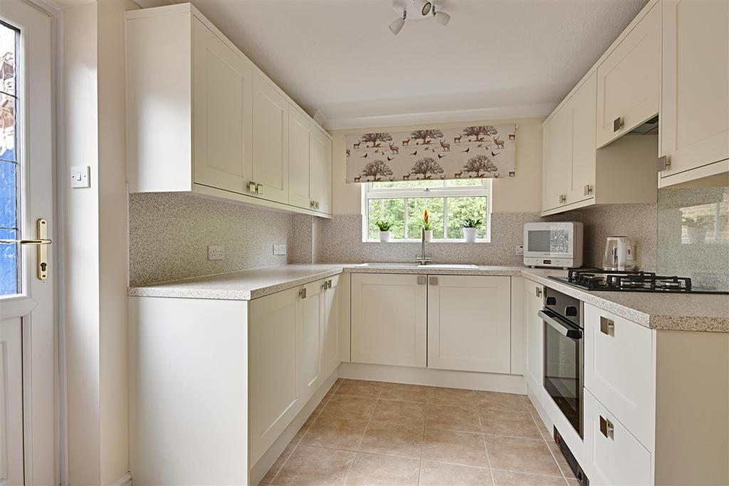 Redwell Avenue, BexhillOnSea 3 bed detached house £355,000