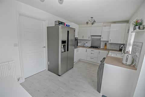 39 Petfield Drive, Anlaby, Hull, HU10 7ES