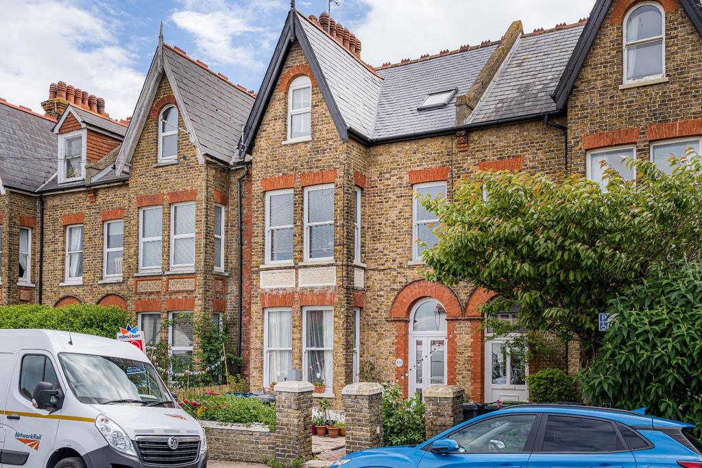 Beacon Road, Herne Bay 6 bed terraced house for sale £450,000
