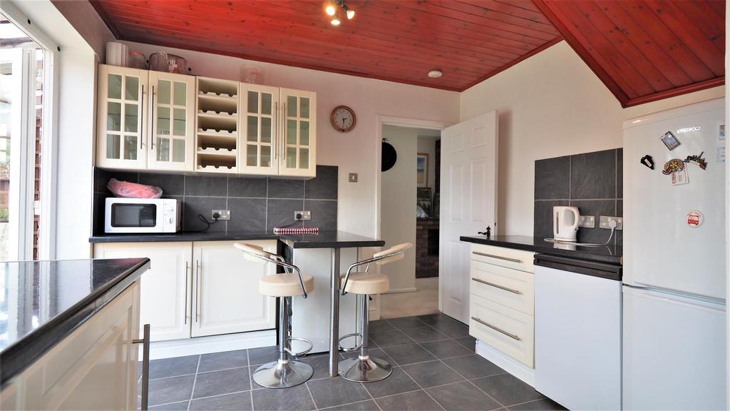 Kitchen b.jpg