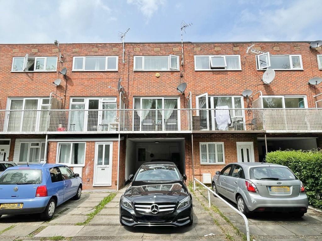 Waterside, Peartree Bridge, Milton Keynes 3 bed townhouse £265,000