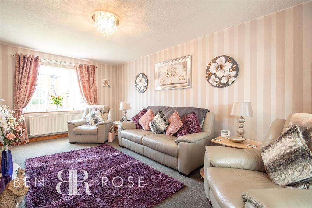 Cowling Brow, Chorley 3 bed semidetached house £159,995