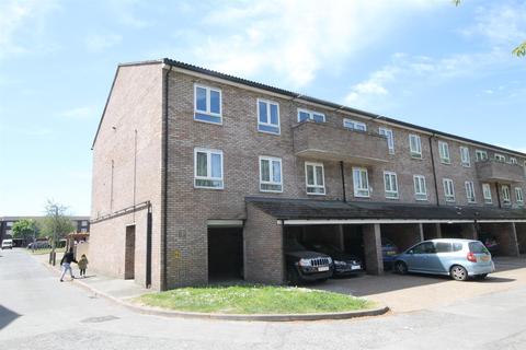 25 Douglas Close, Wallington, SM6 9JS