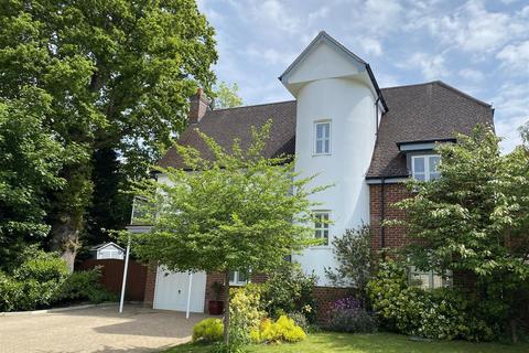 3 Newmans Gate, Hutton, Brentwood, CM13 2FB