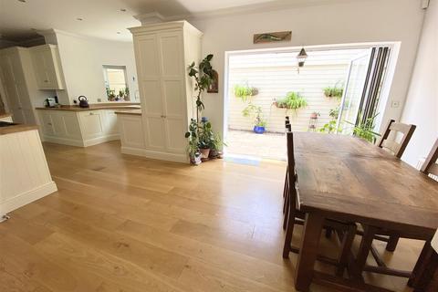 3 Newmans Gate, Hutton, Brentwood, CM13 2FB