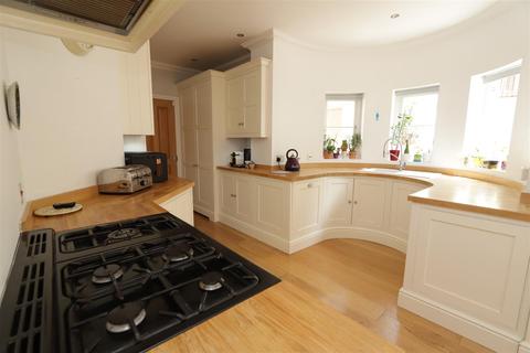 3 Newmans Gate, Hutton, Brentwood, CM13 2FB