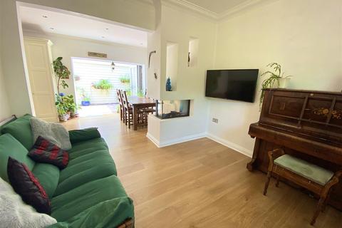 3 Newmans Gate, Hutton, Brentwood, CM13 2FB