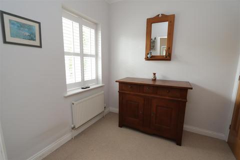 3 Newmans Gate, Hutton, Brentwood, CM13 2FB