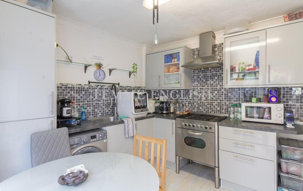 Chiltern Close, Colchester 3 bed semidetached house £300,000