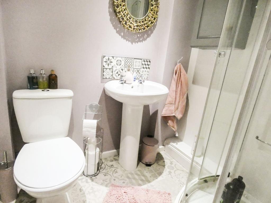 Annexe Shower Room
