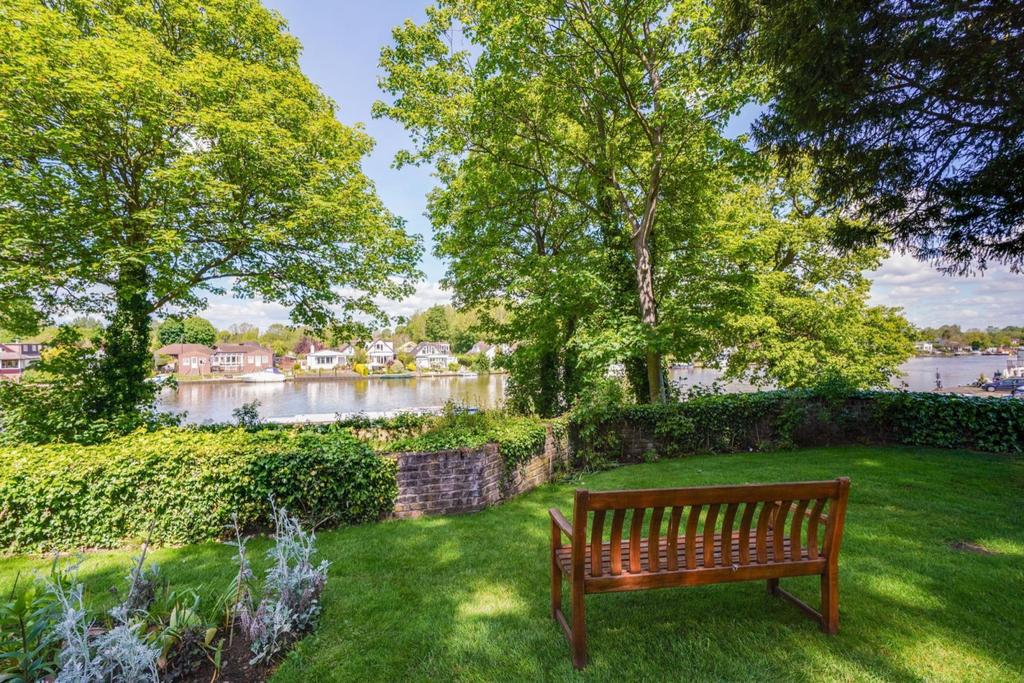 Hillrise, WaltonOnThames, KT12 3 bed flat £725,000
